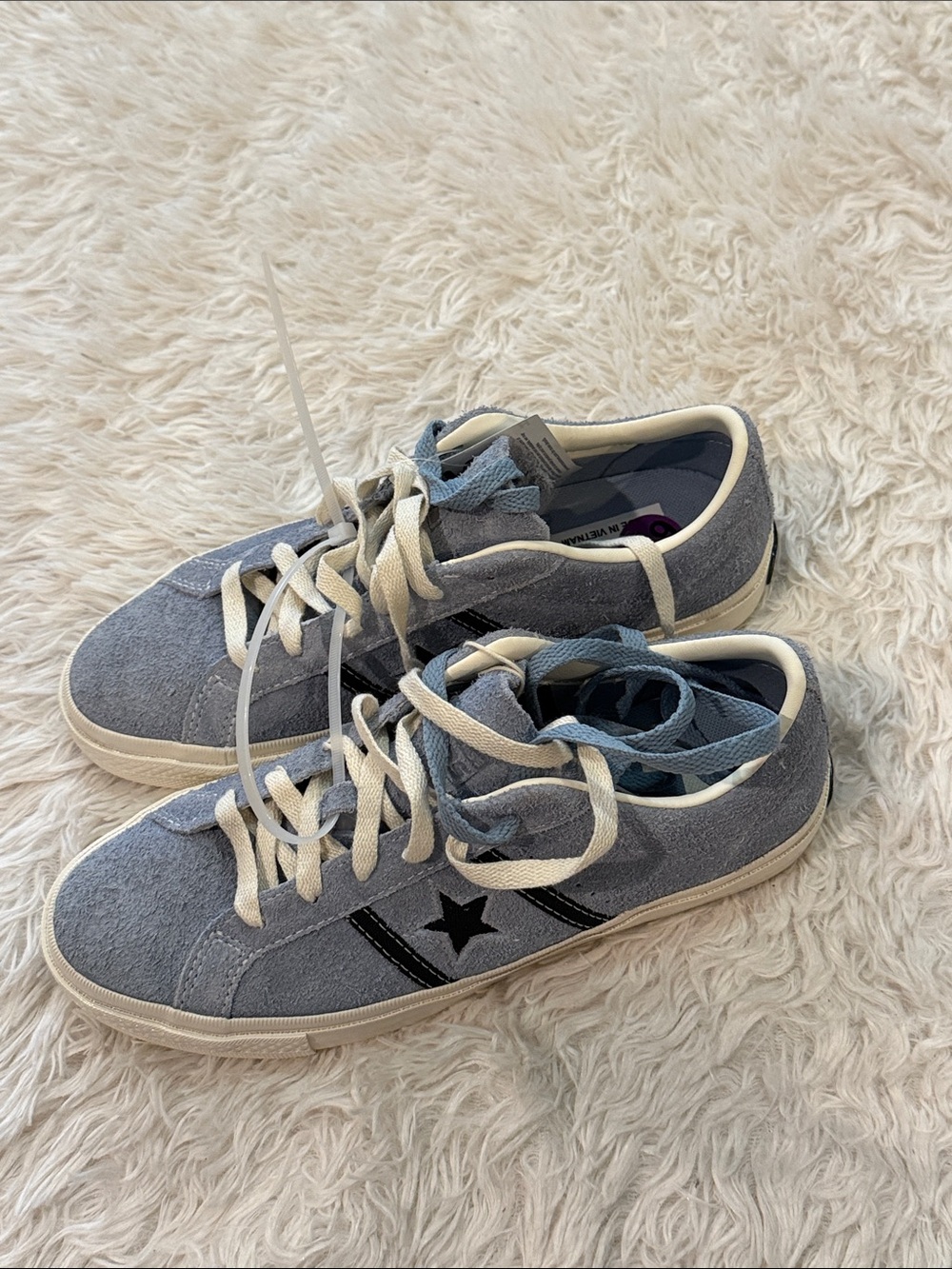 Converse women’s Light Blue Suede Low-Top Sneakers with Black Star 8